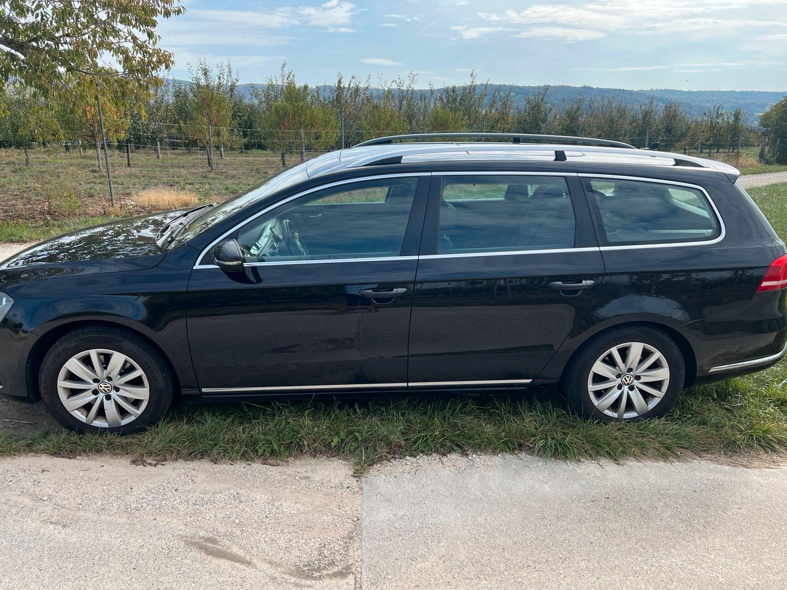 Volkswagen Passat 2012 — rear view