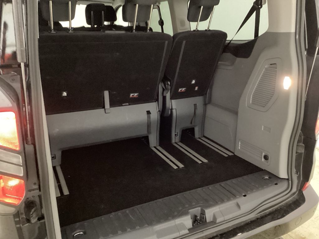 Fahrzeugabbildung Ford Tourneo Custom 320 L2 Titanium AWD AHK Navi LED