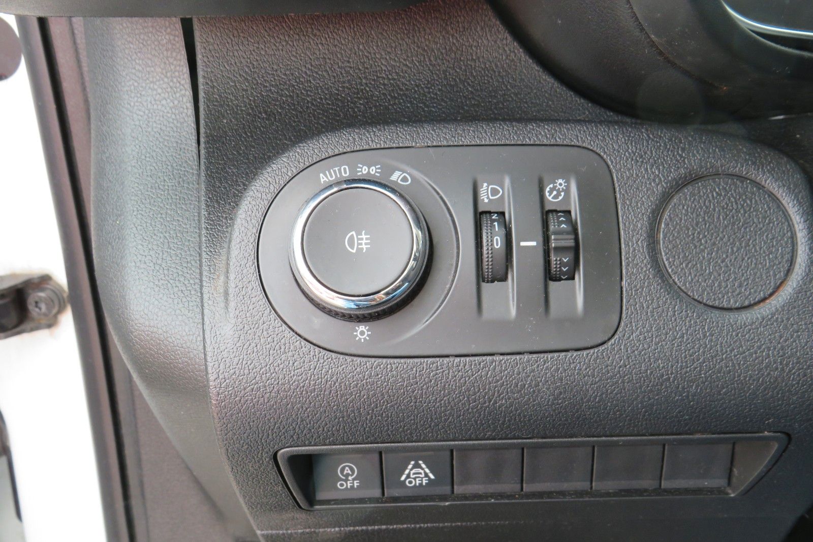 Fahrzeugabbildung Opel Combo Life E Edition NACI APP-CONNECT AHK 1.HD