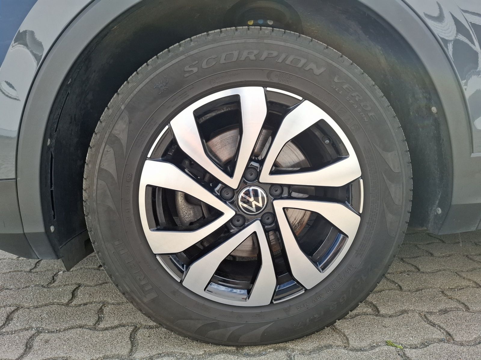 Fahrzeugabbildung Volkswagen Tiguan TDI Active LED Navi ACC Beifahrers. klapp