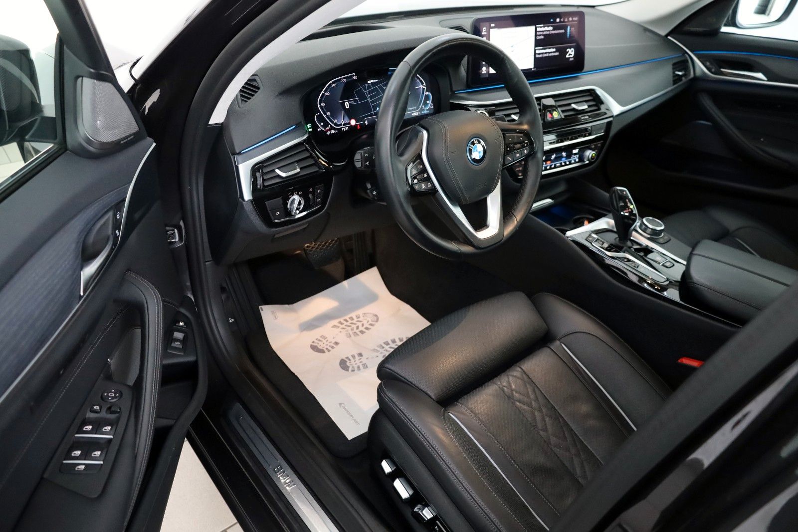 Fahrzeugabbildung BMW 530e xDrive Touring Leder,Navi,LED,HUD,Panorama