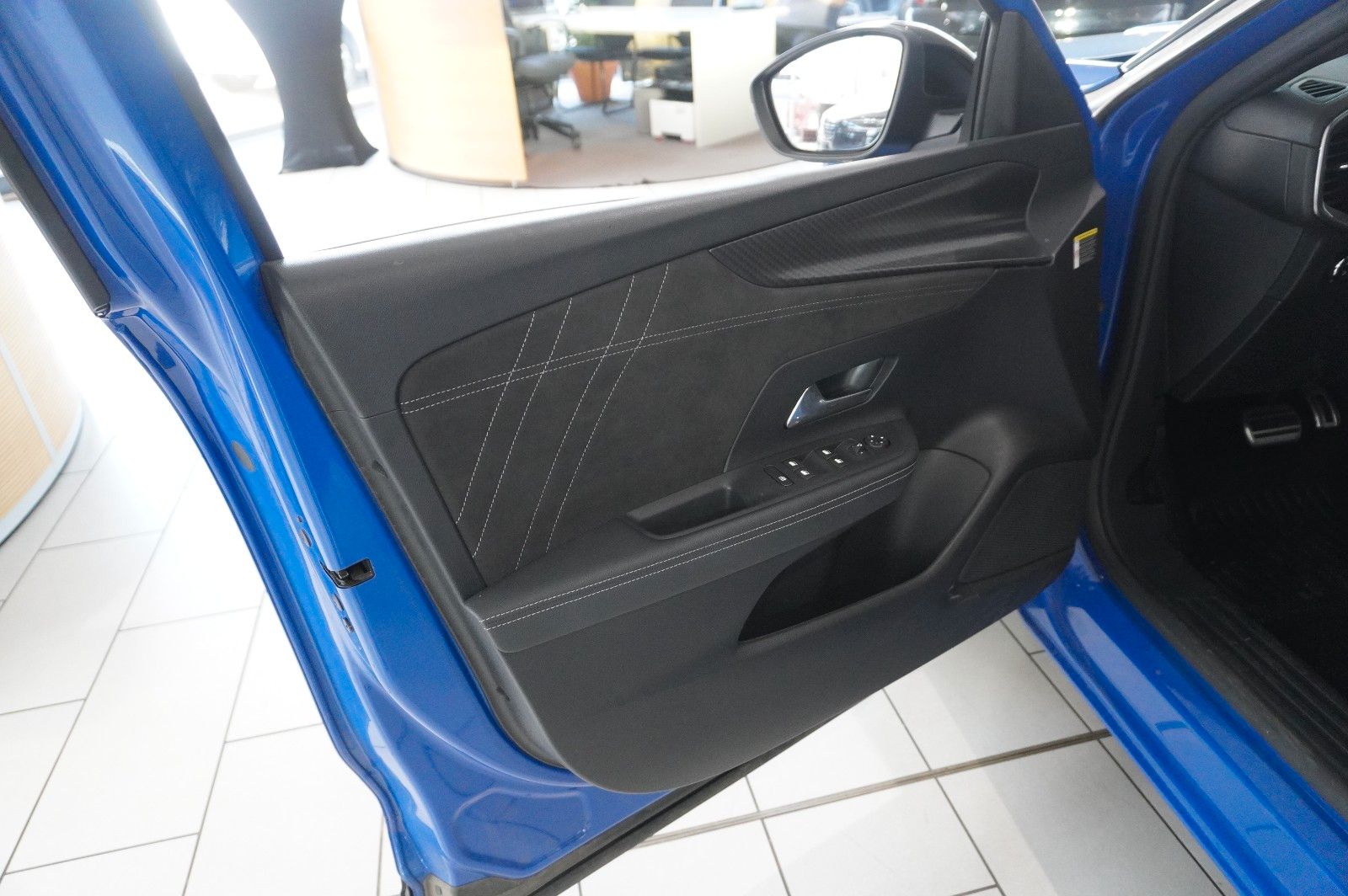 Fahrzeugabbildung Opel Mokka-e ULTIMATE 1-PHASIG NAVI/LED/KAMERA/DAB+