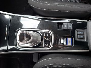 Mitsubishi Outlander 2.4 PHEV Basis Kam.+KeyLess+SHZ+LM+PDC