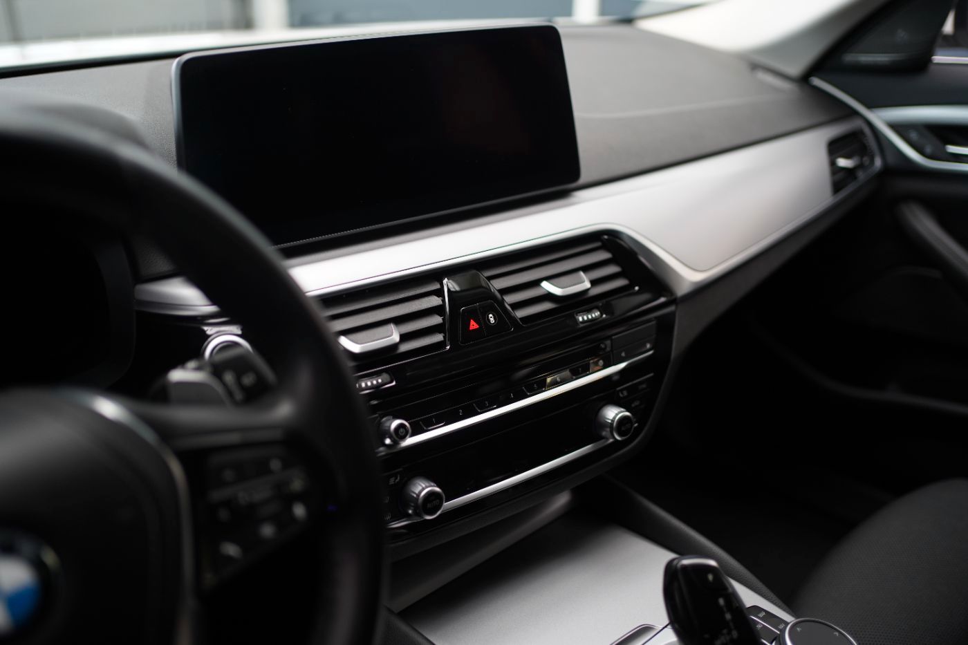 Fahrzeugabbildung BMW 530d xDrive +ParkingAssist+AHK+HarmanKardonSyste