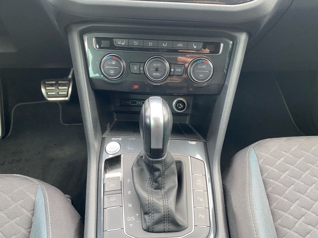 Fahrzeugabbildung Volkswagen Tiguan 2.0 TDI DSG IQ.DRIVE AHZV Standheizung