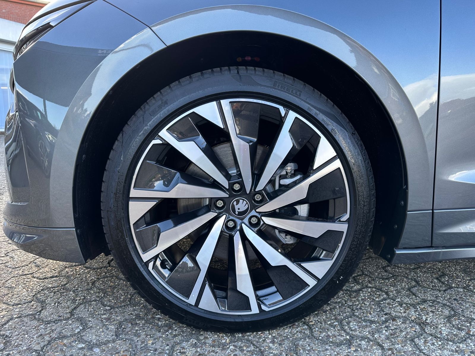 Fahrzeugabbildung SKODA Enyaq Coupé 85 Sportline Pano/Matrix/ACC/APP/21"