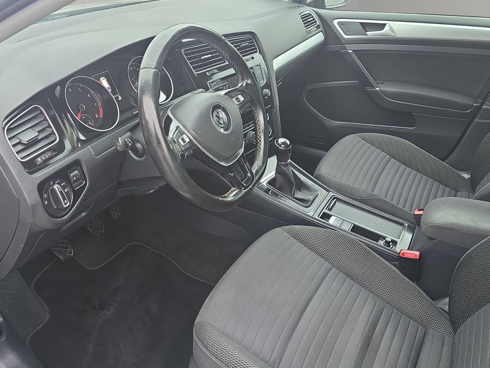 Fahrzeugabbildung Volkswagen Golf VII Cup AUS 1.HAND /Panorama/NAVI/PDC