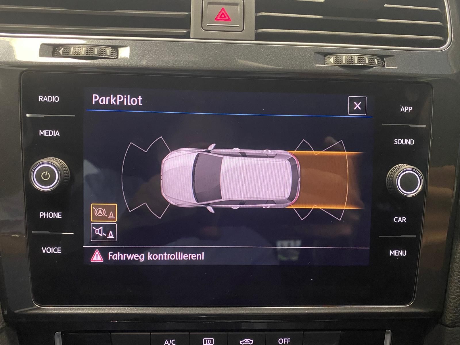 Fahrzeugabbildung Volkswagen Golf Variant 1.0 TSI Trendline BMT+KLIMA+PDC+LED