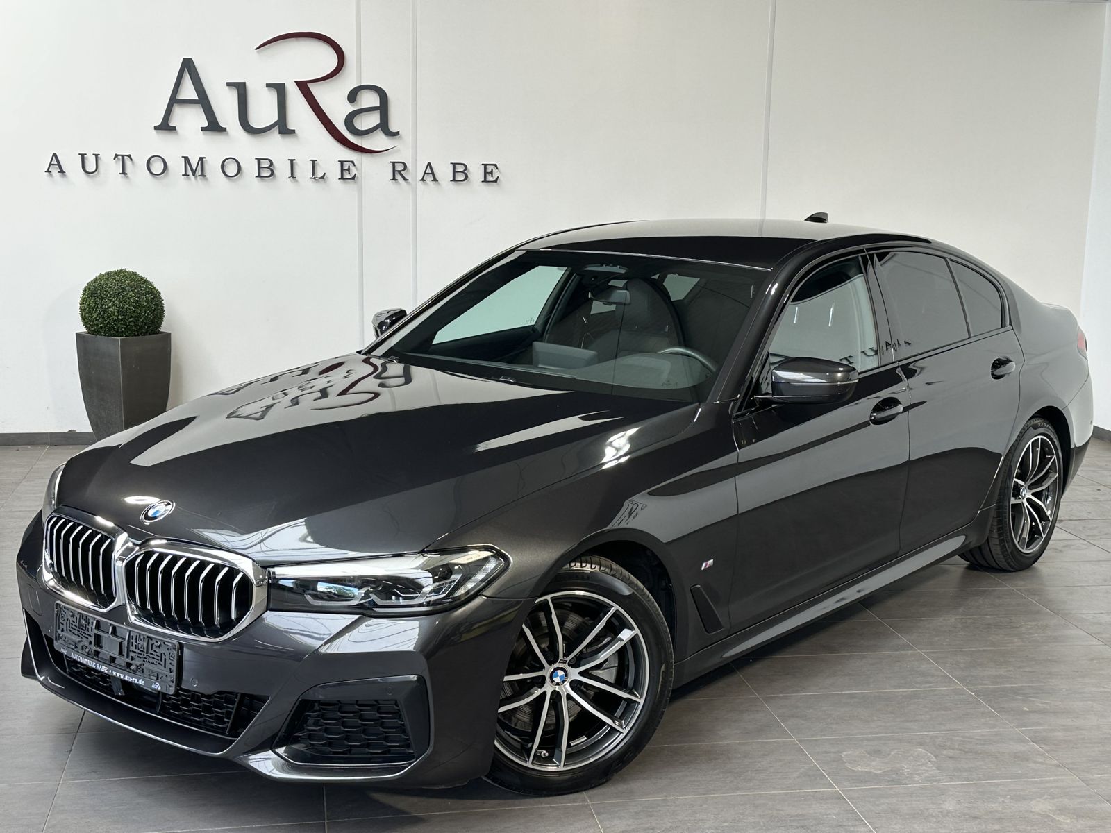 Fahrzeugabbildung BMW 520d M-Sport NAV+LED+ACC+SHZ+VCOCK+LEDER+KEYLESS