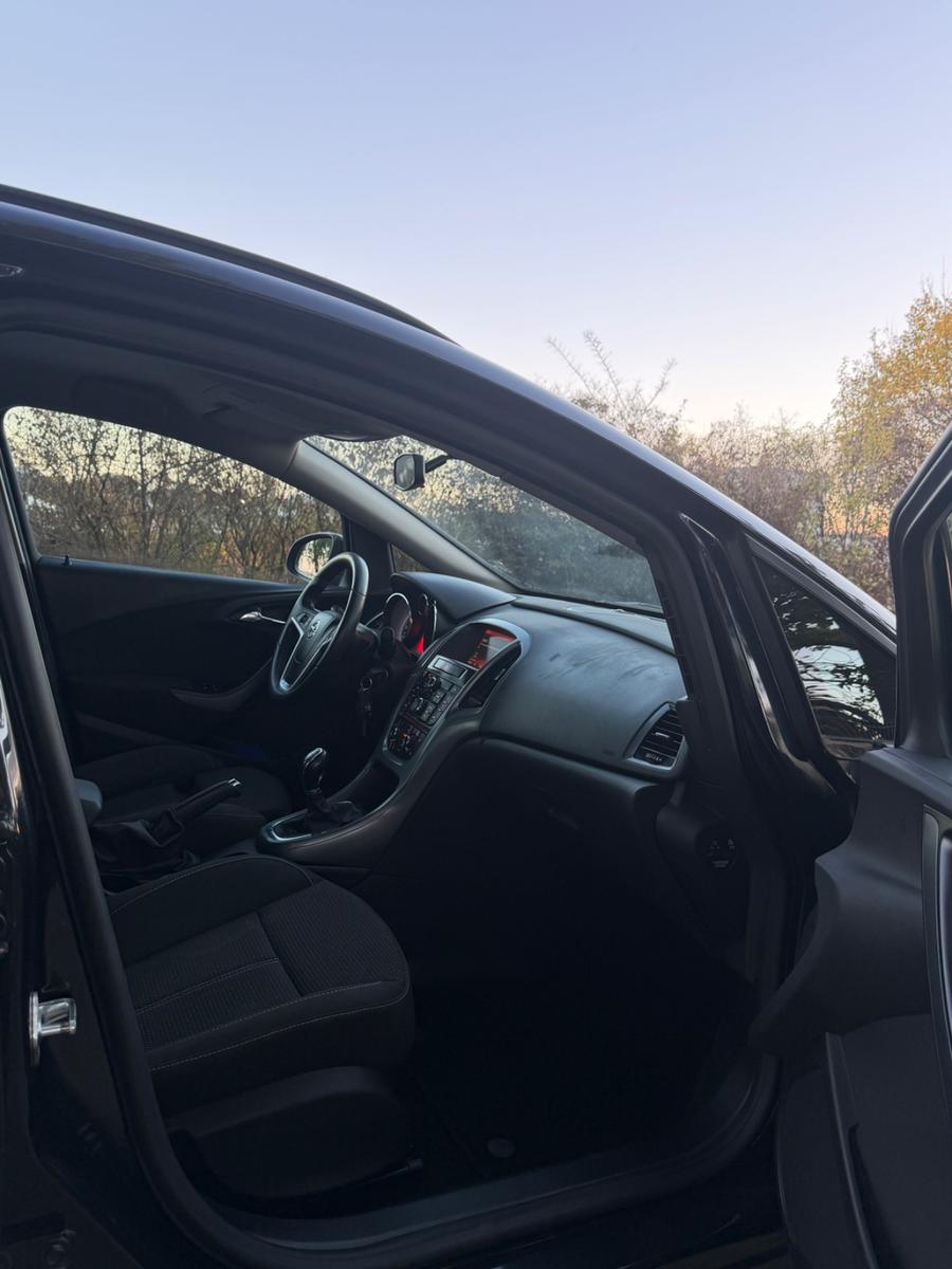 Opel Astra 2014 — photo 7