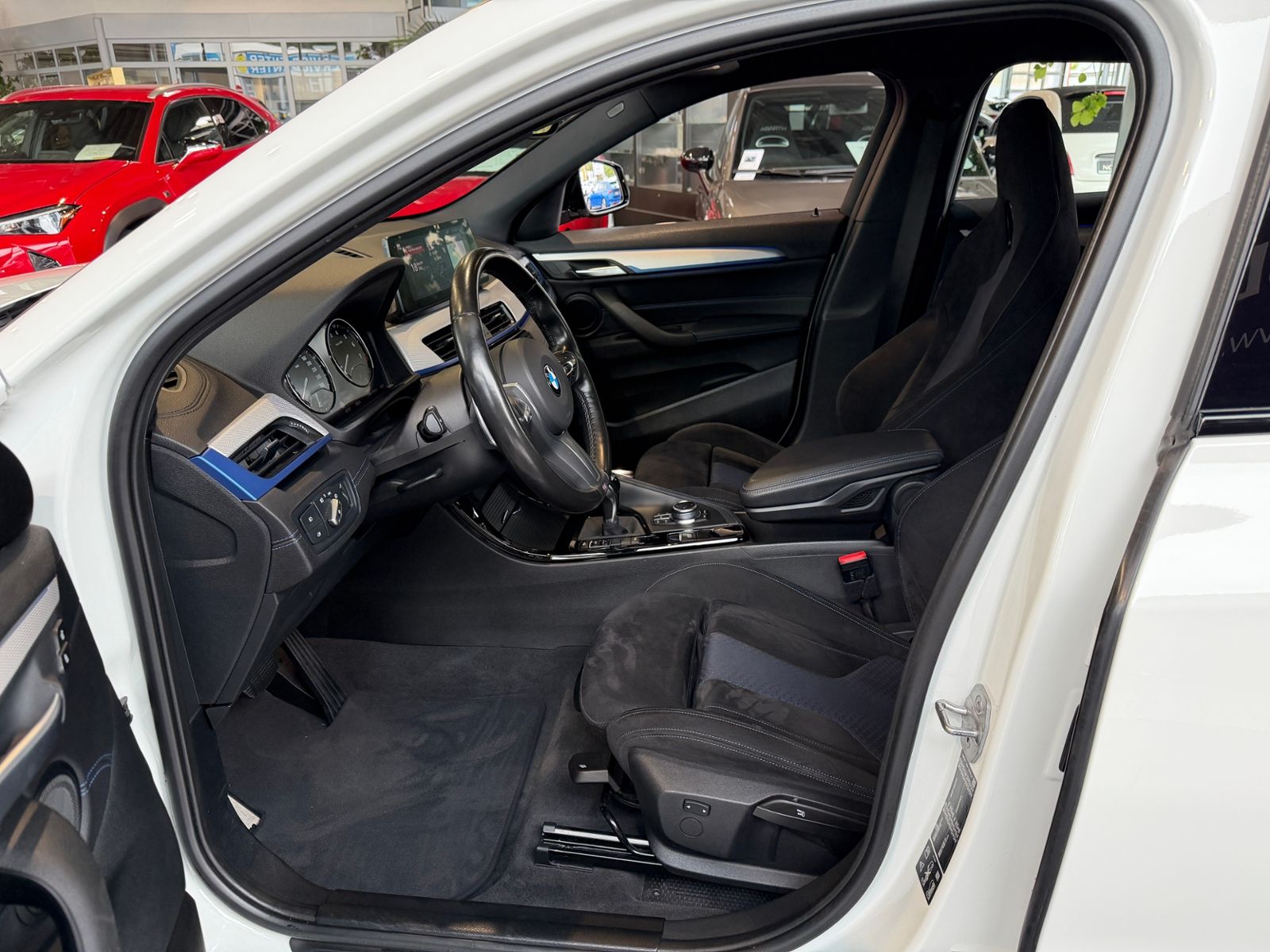 Fahrzeugabbildung BMW X2 M35 i xDrive HUD LED NAV