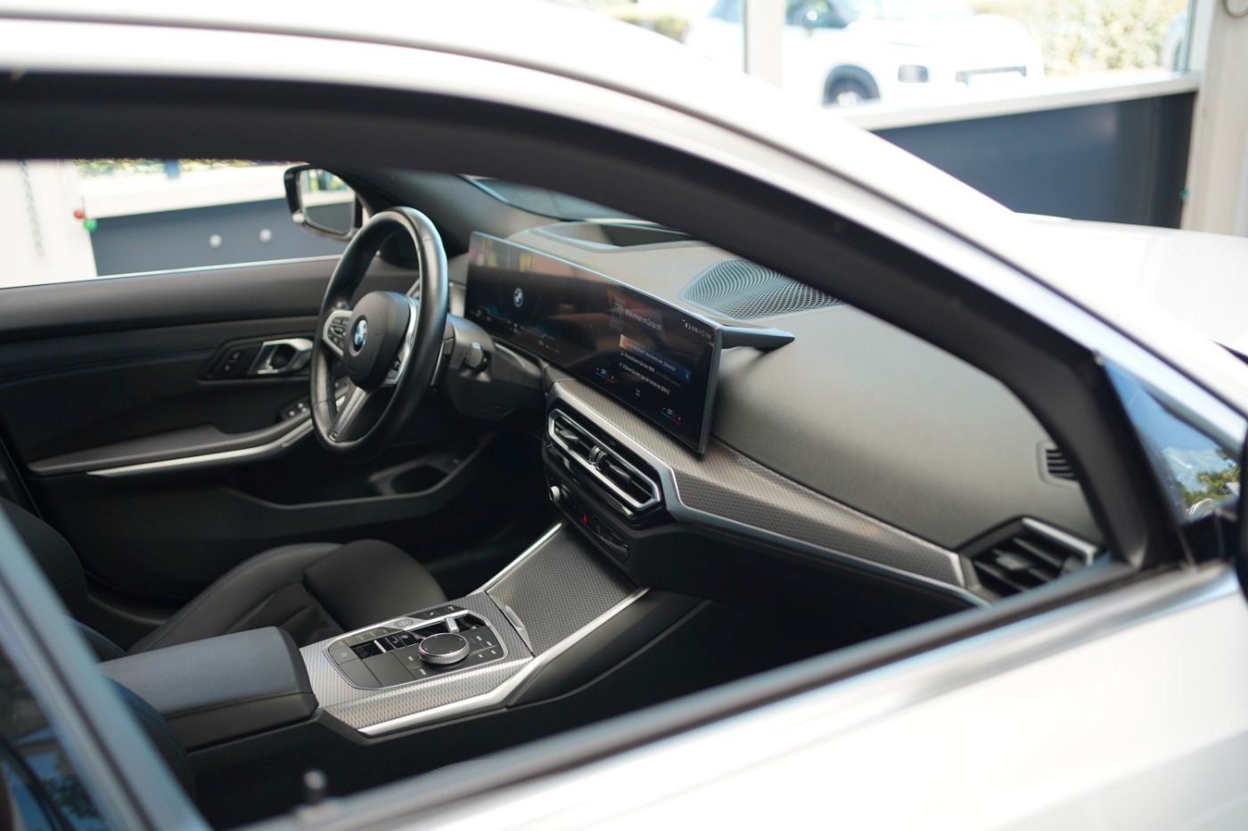Fahrzeugabbildung BMW 330dA M Sport +Komfortzugang+Akustikglas+LED+