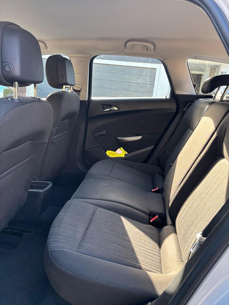 Opel Astra 2011 — photo 6
