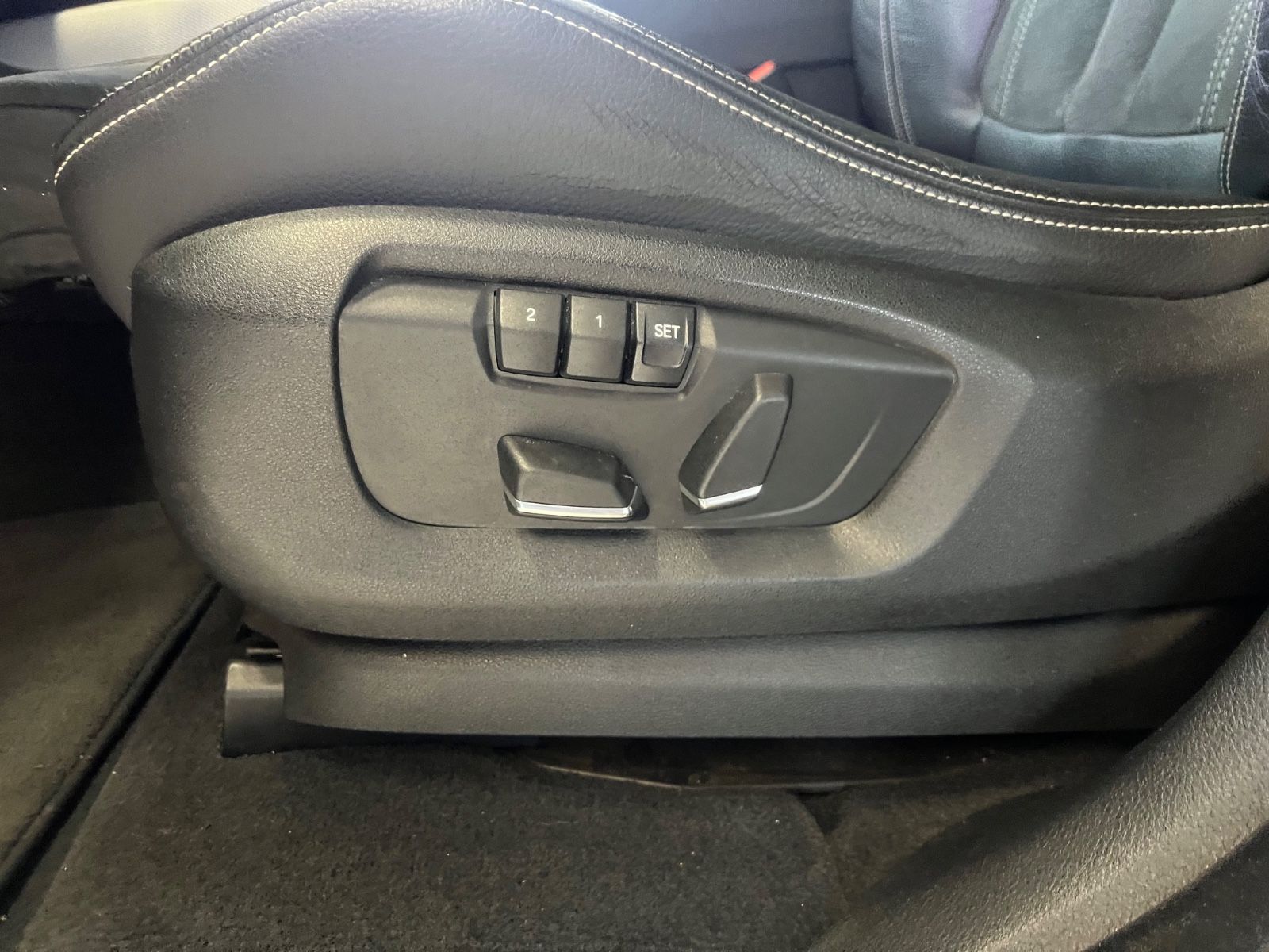 Fahrzeugabbildung BMW X5 xDrive 30 d M Sport Paket