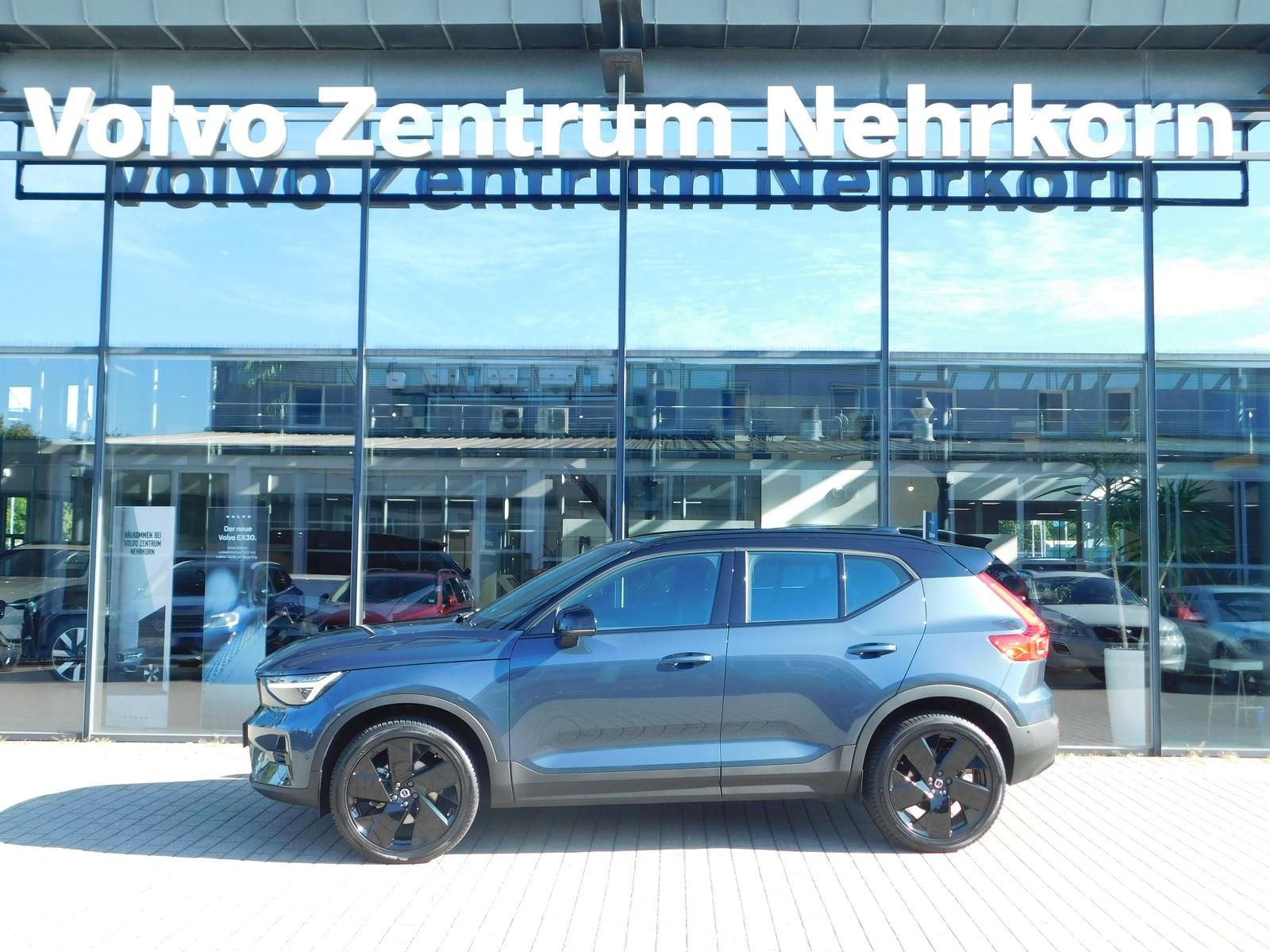 Fahrzeugabbildung Volvo XC40 B3 Plus Black-Editon