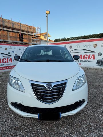 Lancia Ypsilon 0.9 TwinAir 85 CV 5 porte Metano 