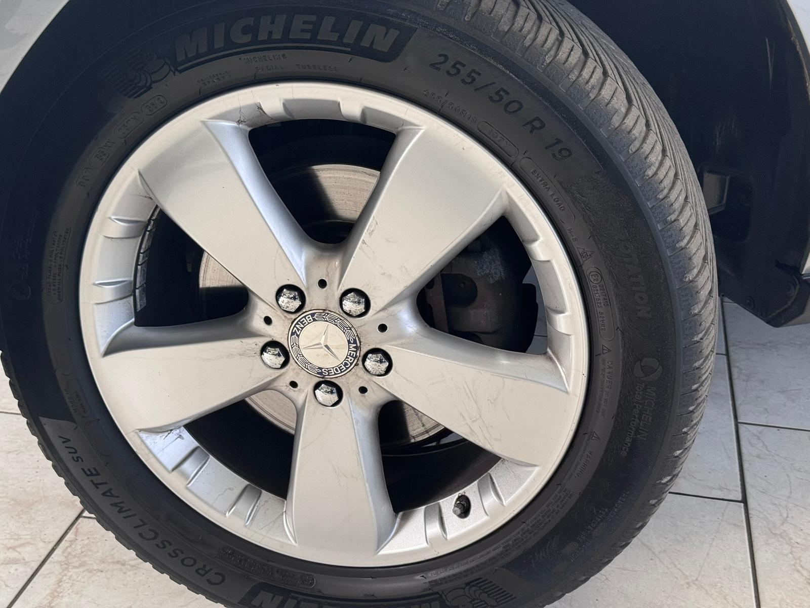 Mercedes-Benz ML 300 CDI - ESHD/AHK/Xenon/Airmatic/Comand