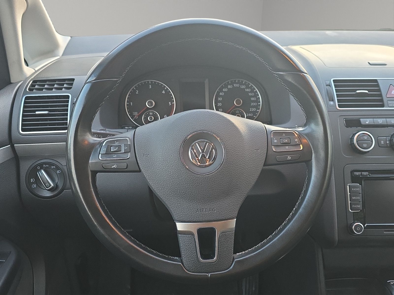 Fahrzeugabbildung Volkswagen Touran Life/DSG/Rückfahrkamera/Automatik/AHK