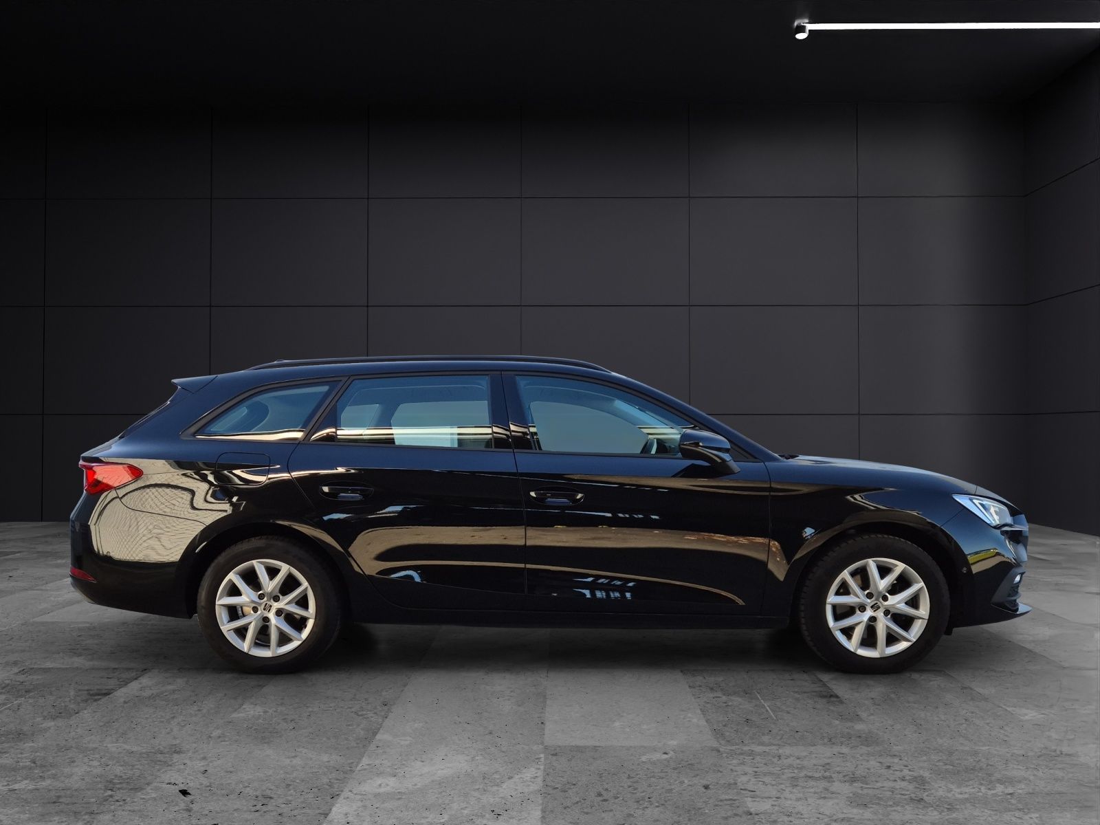 Fahrzeugabbildung SEAT Leon ST TDI Style DSG LED Navi AID beats ACC RFK