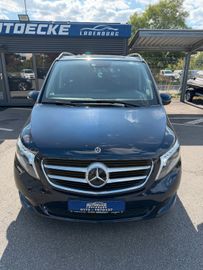 Mercedes V 220 - 2