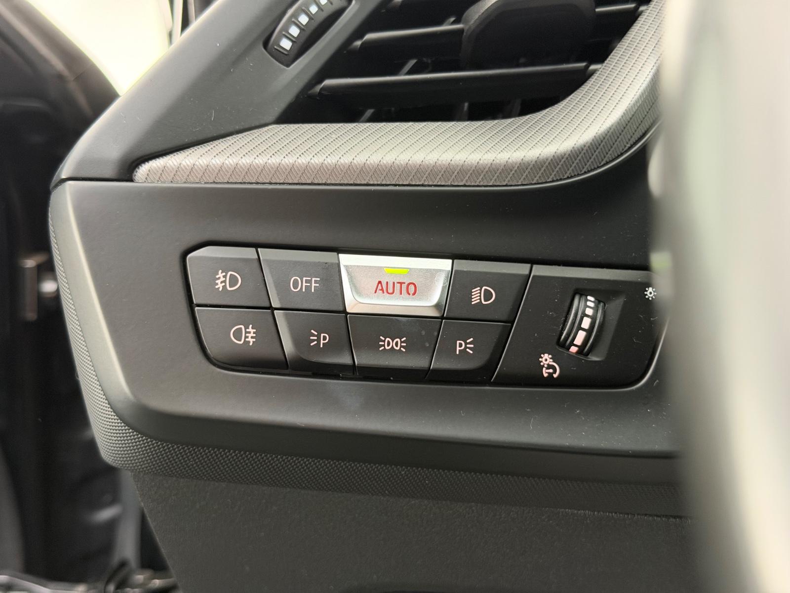 BMW 118i Lim.*M SPORT*SHADOW-LED-SHZ-PDC-TEMPO-WLAN