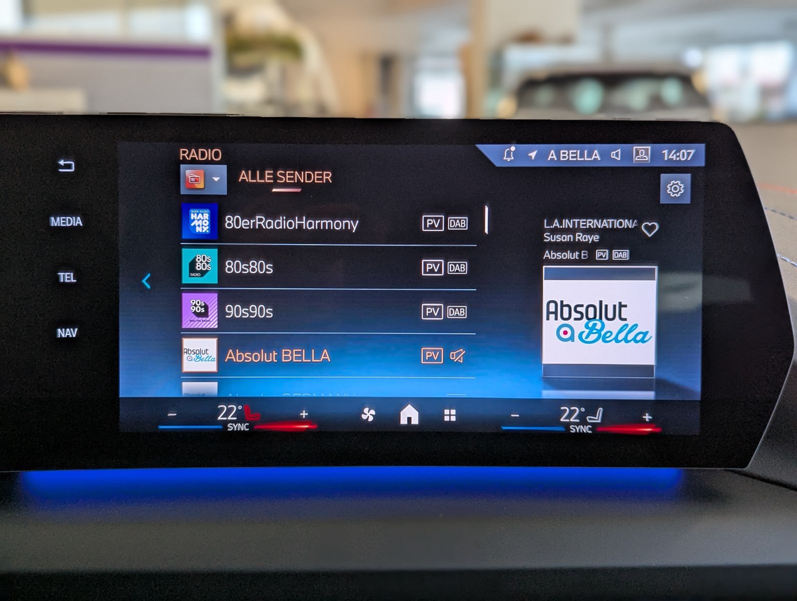 BMW 120 i M-Sport LED-Adaptiv AHK Kamera 18" - Image 31