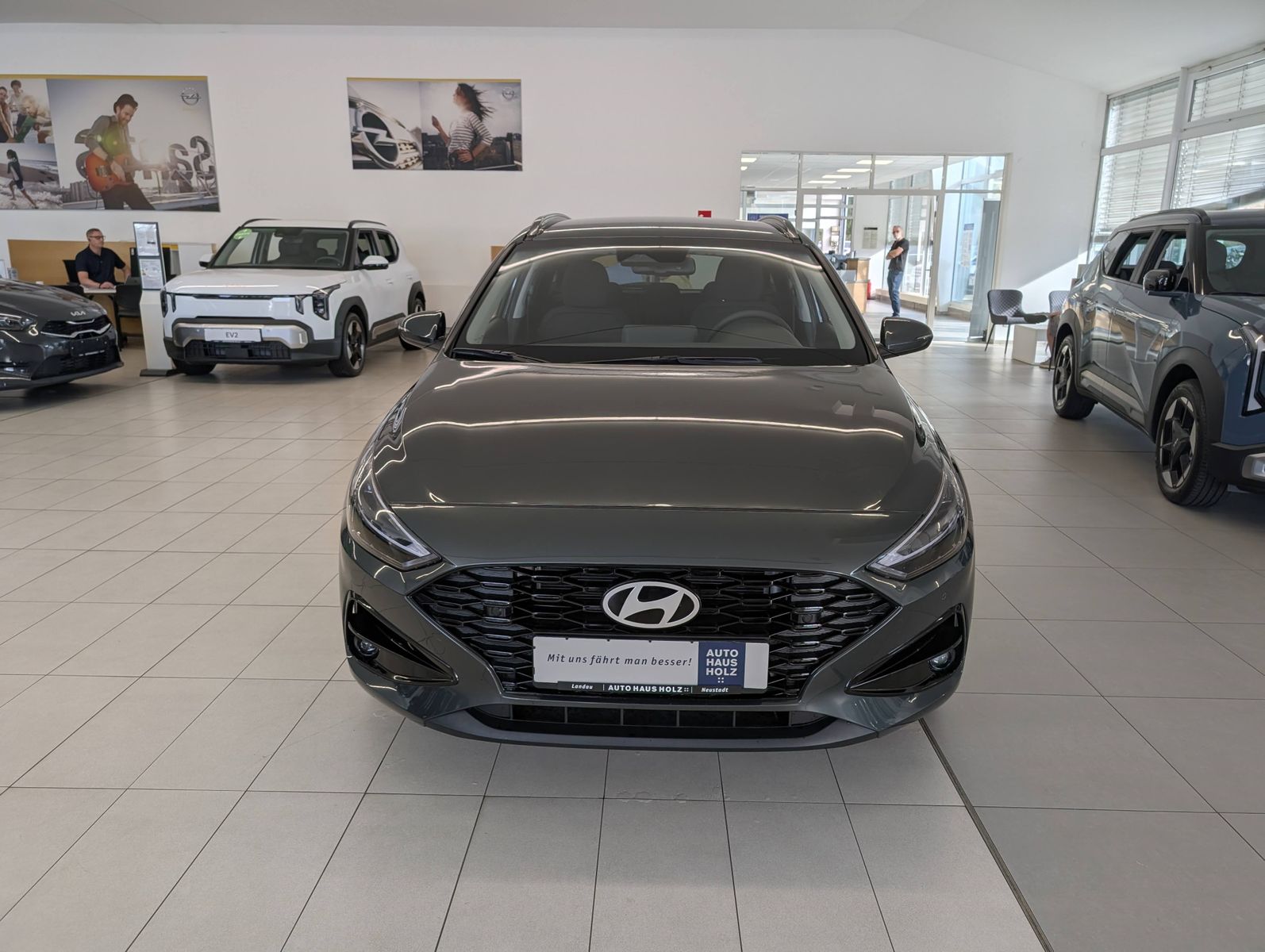 HYUNDAI i30 Kombi 1.6 T-GDI Trend Automatik SHZ Navi – Bild 6