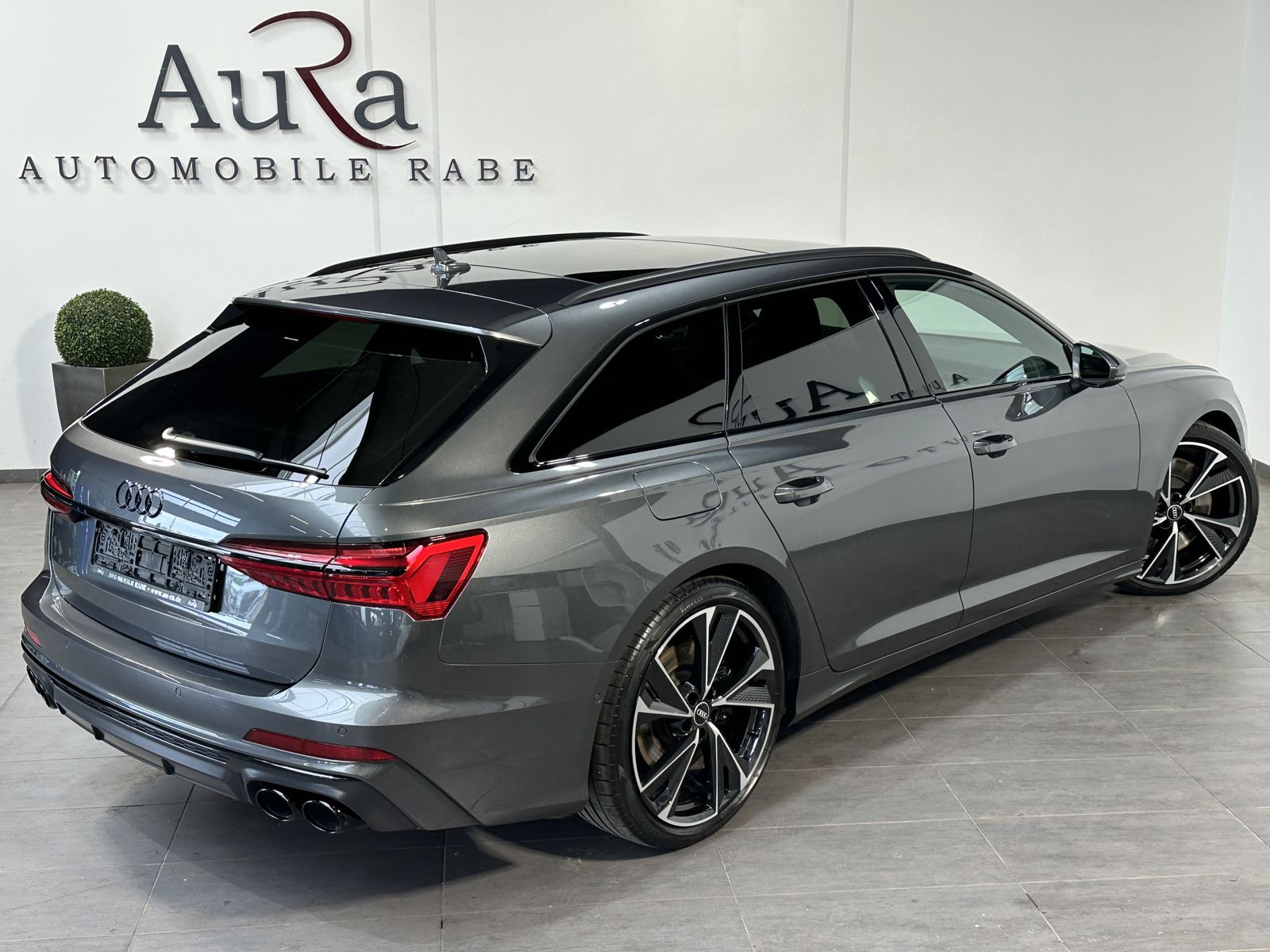 Fahrzeugabbildung Audi S6 Avant Black NAV+MATRIX+B&O+PANO+AHK+V-COCKPIT
