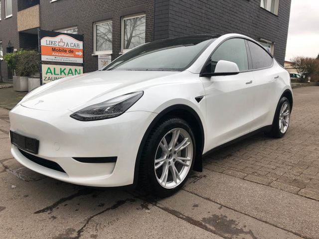 Tesla Model Y Basis RWD PANO KAMERA AUTOPILOT LED PREM