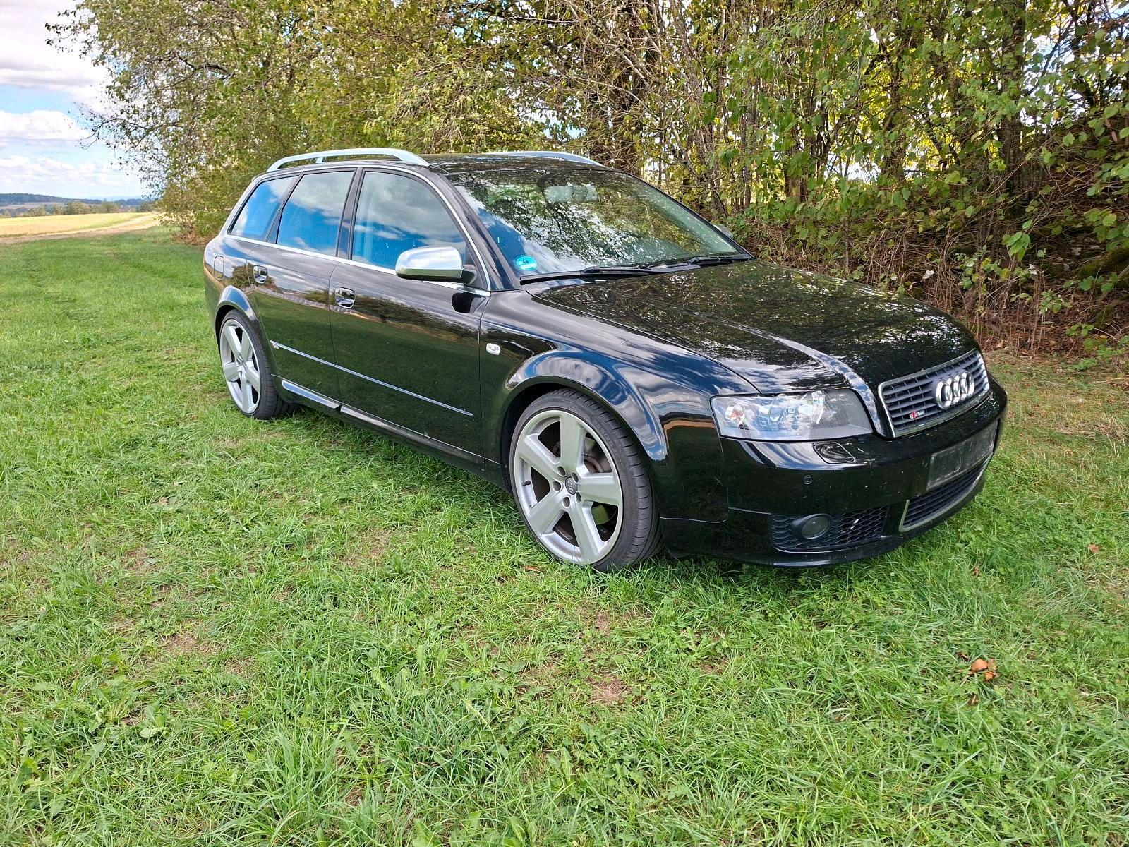 Audi Quattro 2004 — вигляд ззаду