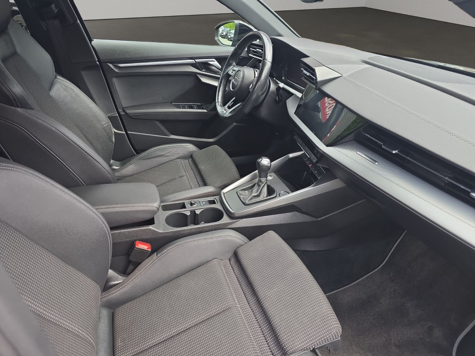 Fahrzeugabbildung Audi A3 Limousine 35 TFSI 3x S line CarPlayer LED