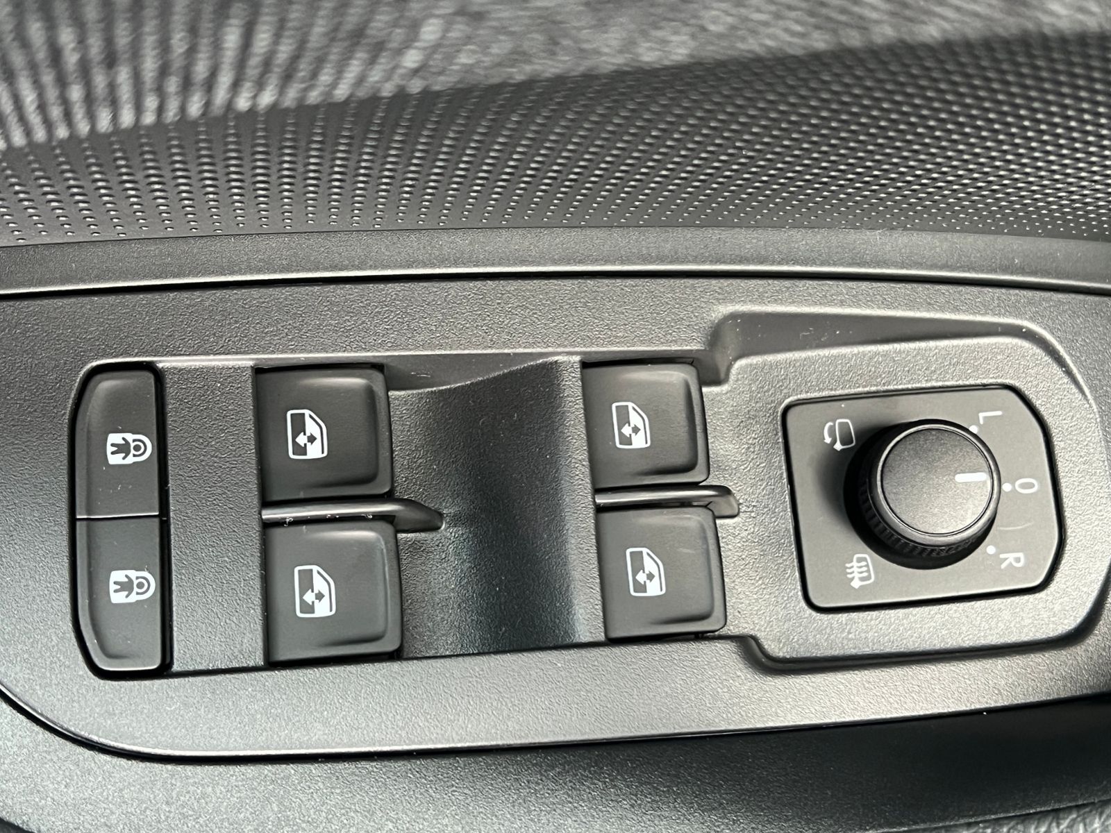 Fahrzeugabbildung SKODA Kodiaq Selection 2.0 TDI DSG *7-Sitzer, AHK, Nav