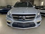 Mercedes-Benz GL 63 AMG 4MATIC - silberne Mercedes-Benz GL-Klasse