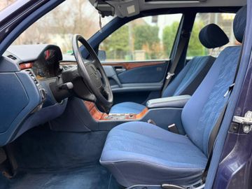 Mercedes E 320 - 10