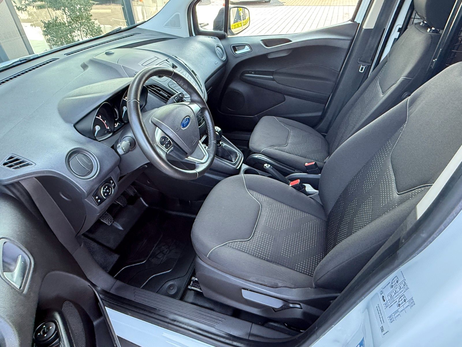 Fahrzeugabbildung Ford Transit Courier Trend
