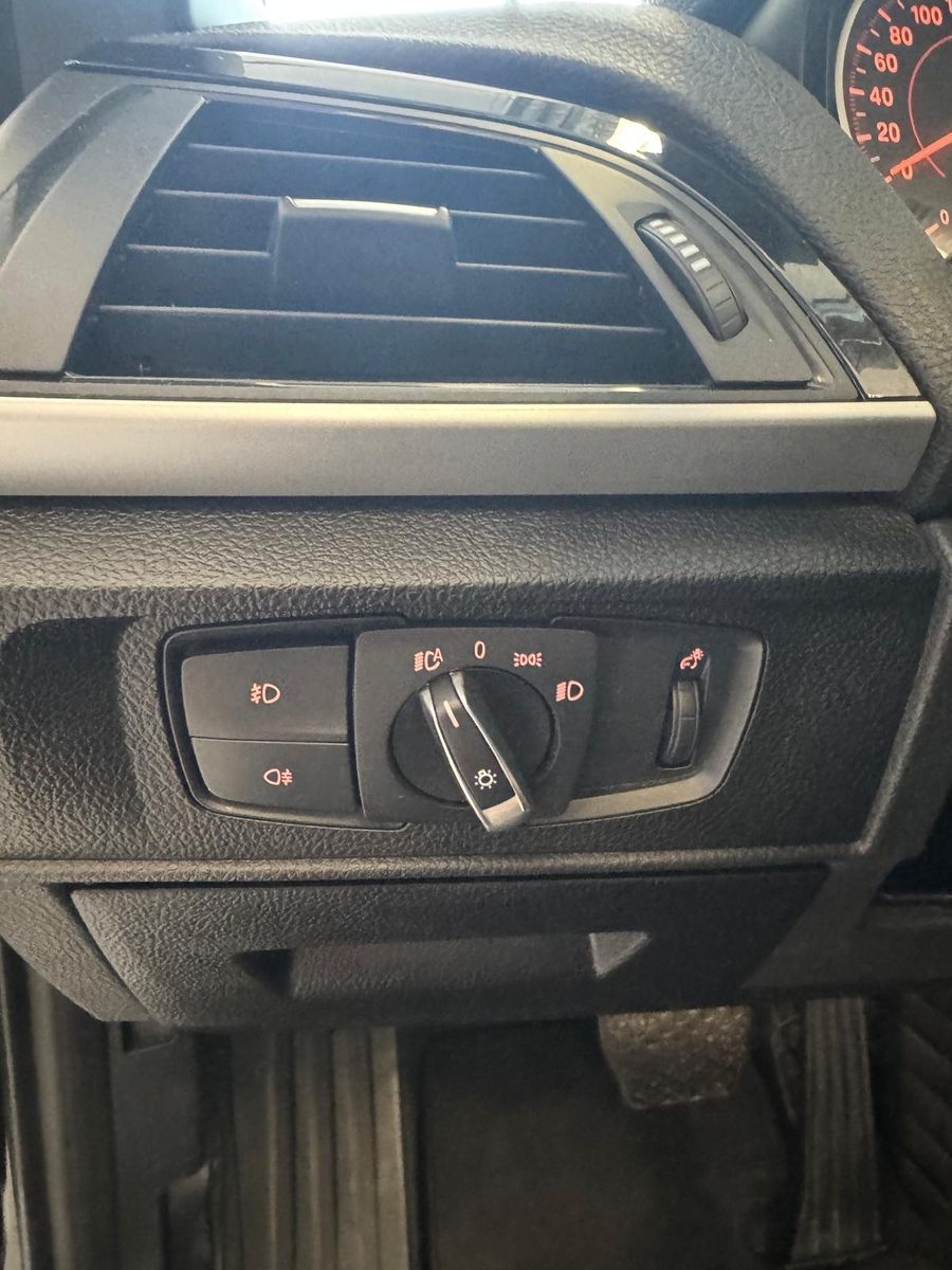 Fahrzeugabbildung BMW 220 i Cabrio Sport Line/ NAVI/KLIMA/AUTOMATIK