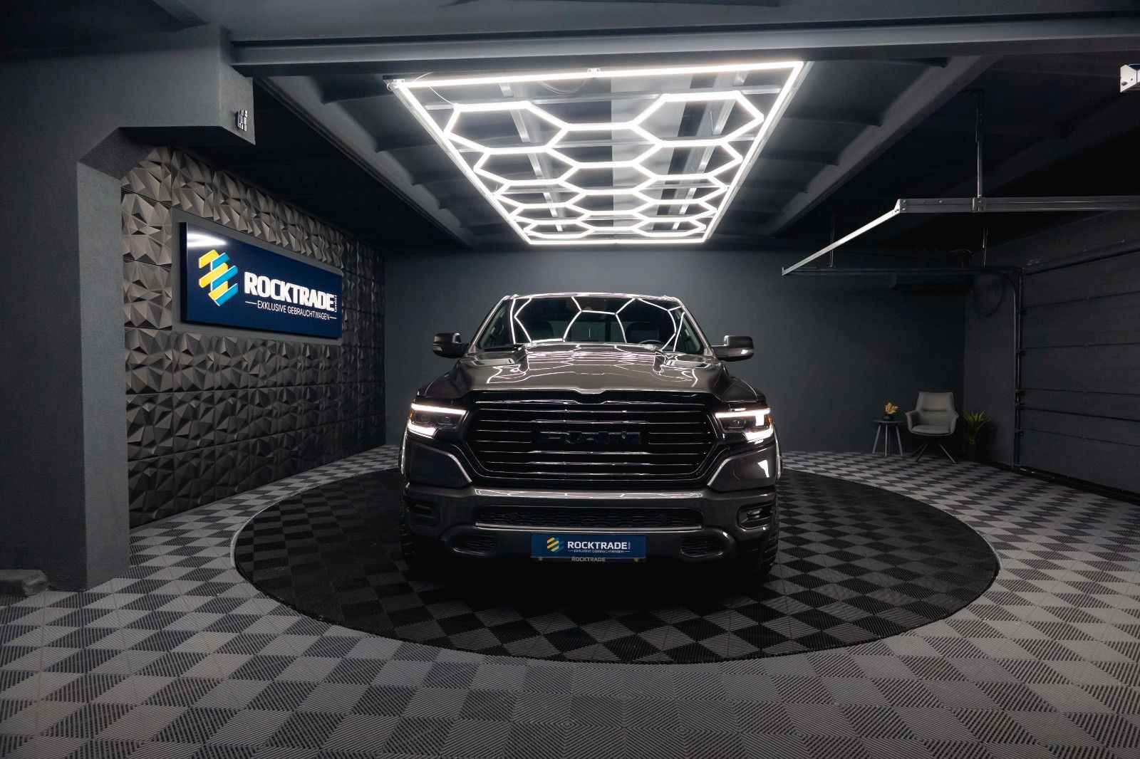 Fahrzeugabbildung Dodge RAM 5.7 V8 HEMI 4x4 OFFROAD Night Limited 19%