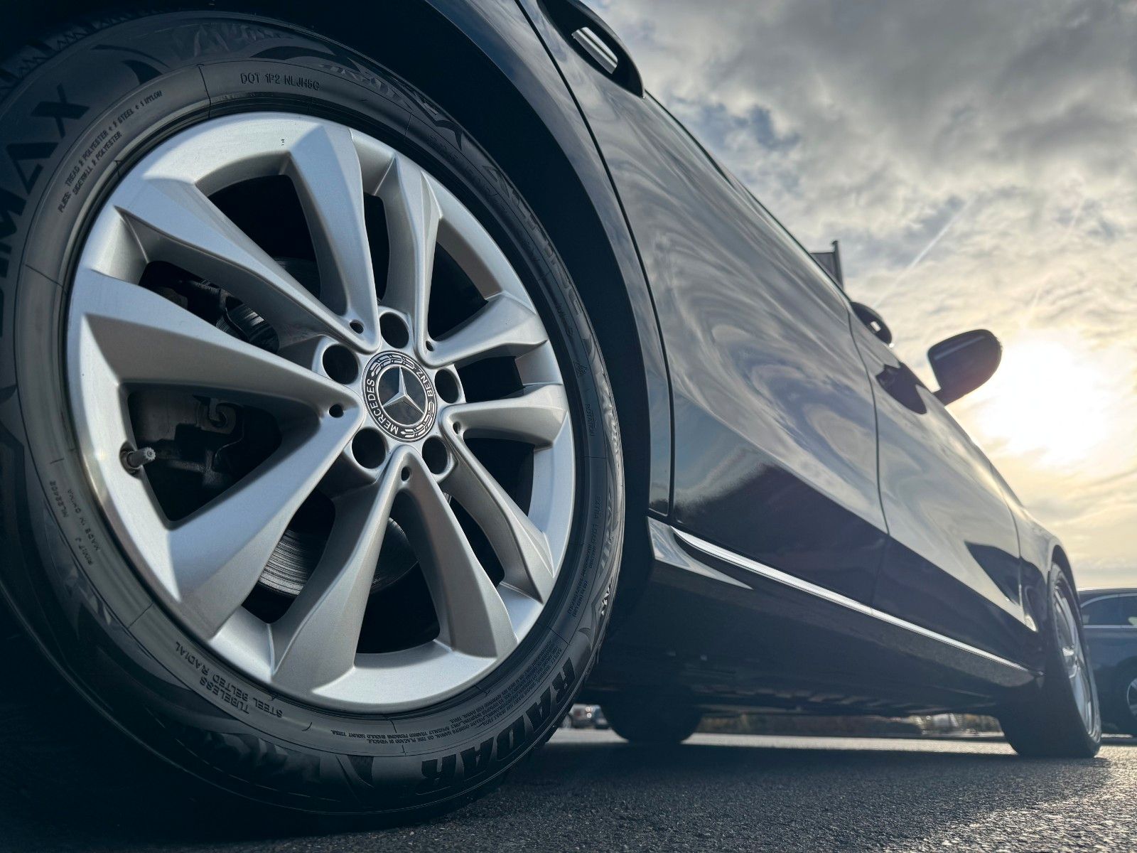 Fahrzeugabbildung Mercedes-Benz C 200 C Limousine+Avantgarde+AHK+RFK+TotW