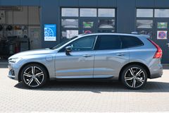Fahrzeugabbildung Volvo XC60 RC T8 AWD R-Design*LUFT*360*H&K*HUD*STHZ*QI