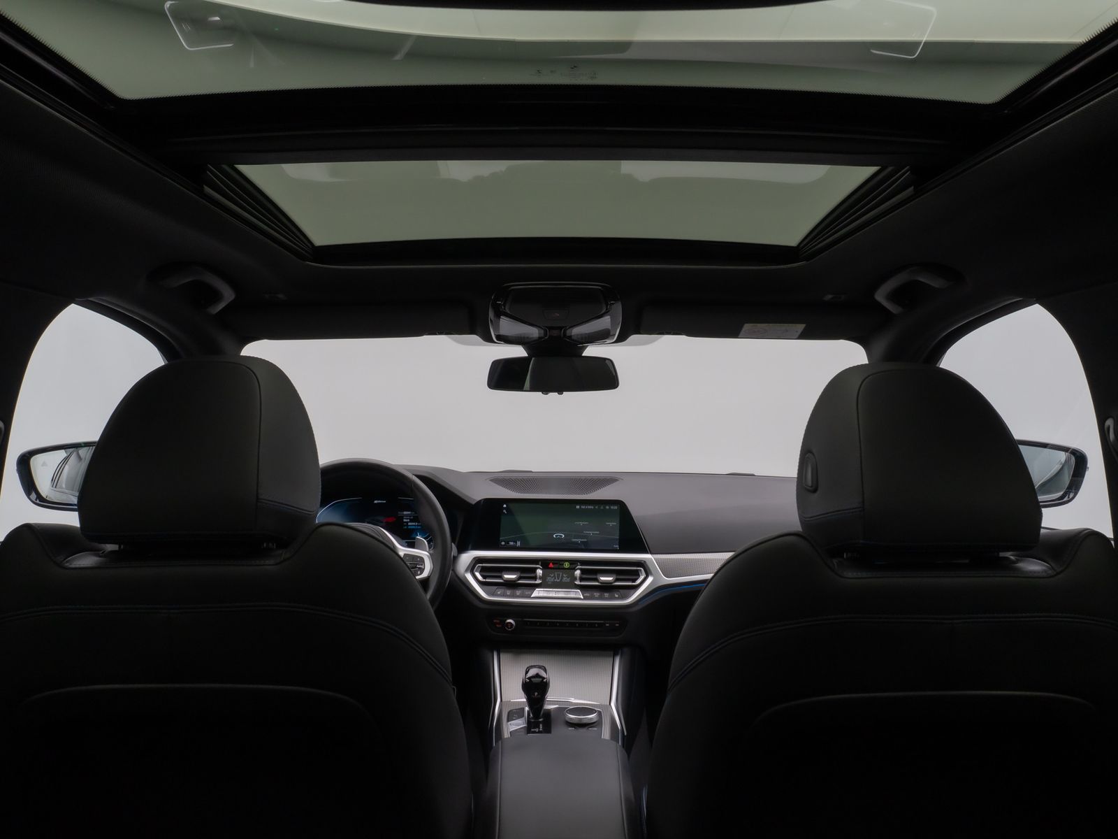 Fahrzeugabbildung BMW 330e M Sport Panorama Kamera Laser HUD DAB HiFi