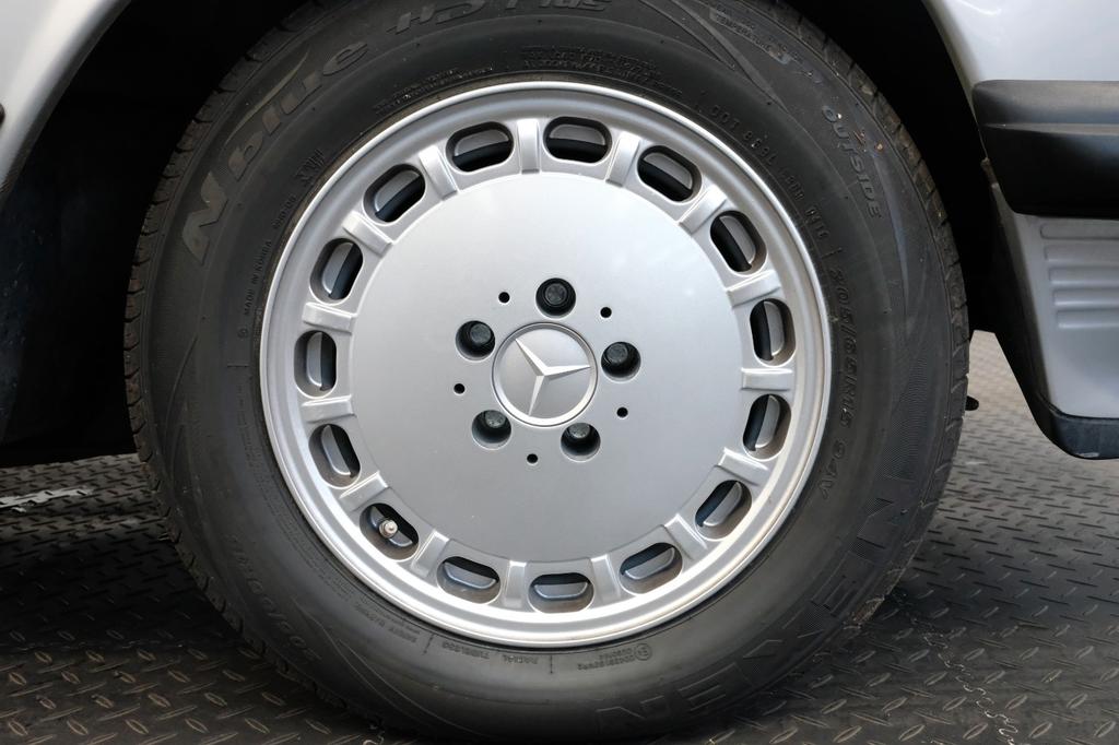 Mercedes-Benz SL 560