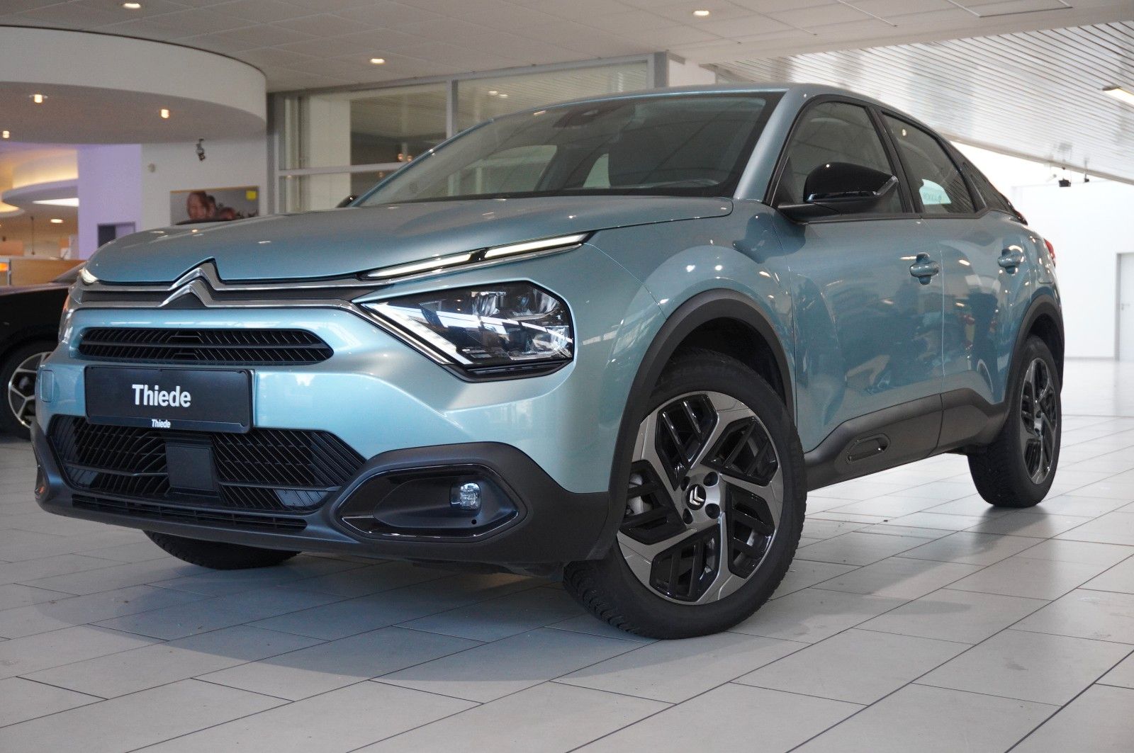 Fahrzeugabbildung Citroën C4 Lim. 1.2T PLUS NAVI/LED/KAMERA/SPORT /VIRTU.