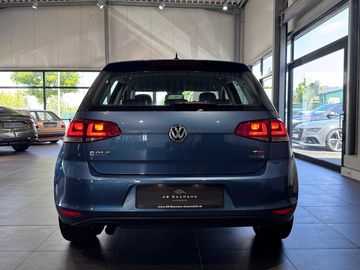 Volkswagen Golf - 11