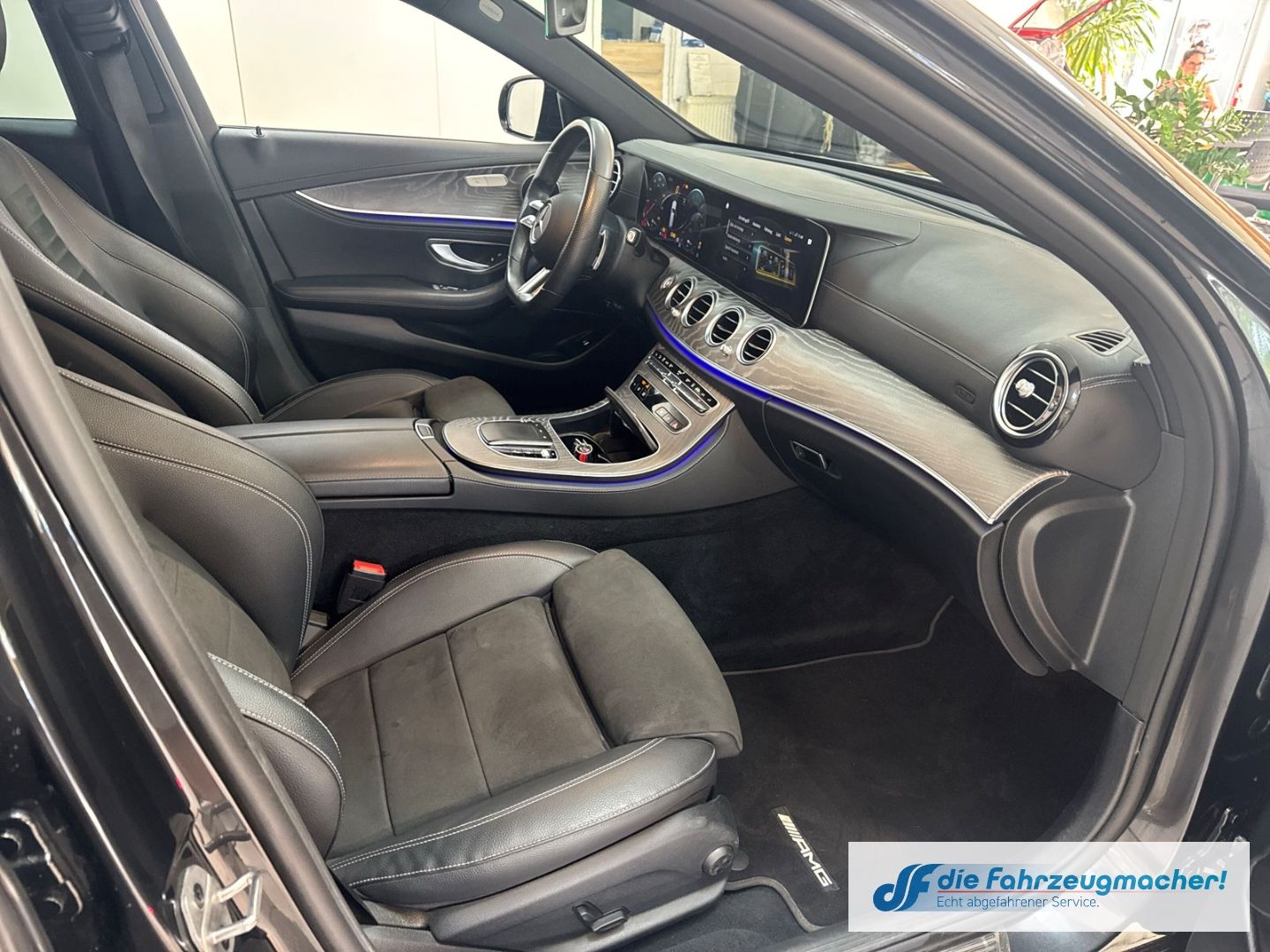 Fahrzeugabbildung Mercedes-Benz E 300 -Klasse EU6d  Sportpaket Niveau Digitales