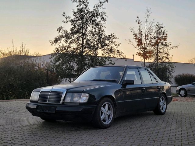 Mercedes-Benz 260E W124