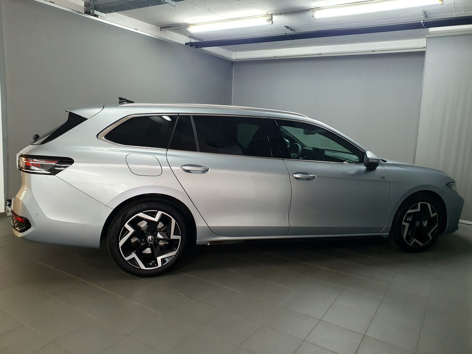 Volkswagen Passat Variant 2.0TDI DSG R-Line AHK IQ.LIGHT foto 3