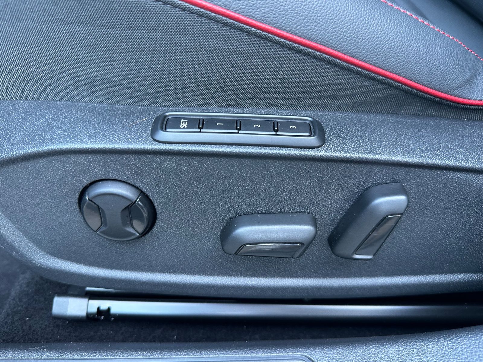 Fahrzeugabbildung Volkswagen Golf GTI 2.0 TSI DSG NAV+MATRIX+ACC+HUD+VCOCK+PP