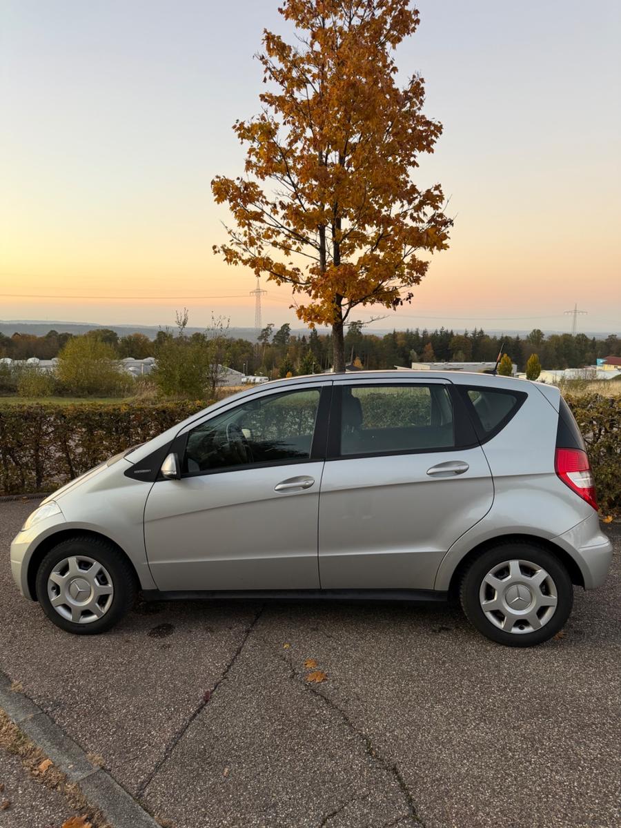 Mercedes-Benz A160 2011 — engine 1.498 cm³, 95 HP (70kW)