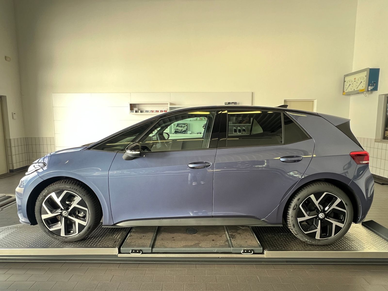 Fahrzeugabbildung Volkswagen ID.3 NEO Life 50 kWh *19" LM-Felge, Ganzjahresre