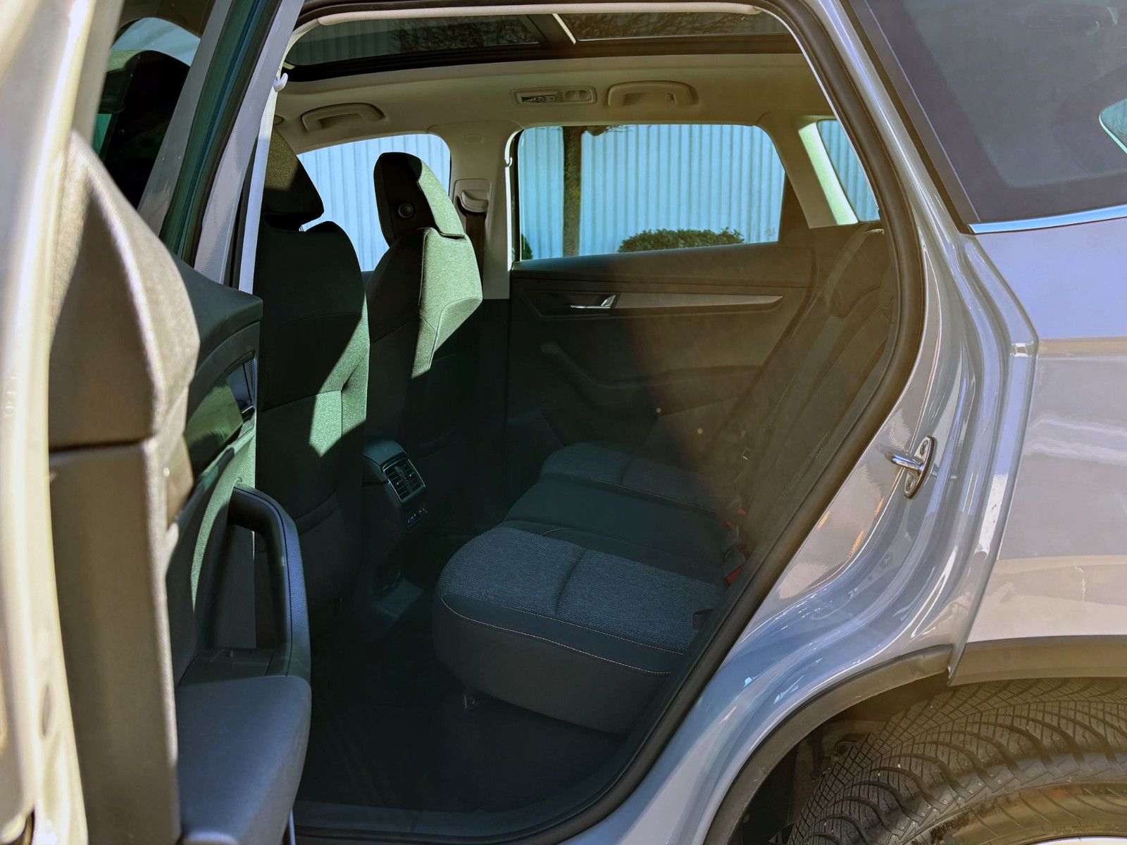 Fahrzeugabbildung SKODA Karoq 1.5TSI DSG Clever ACC KAM PANO CarPlay BT